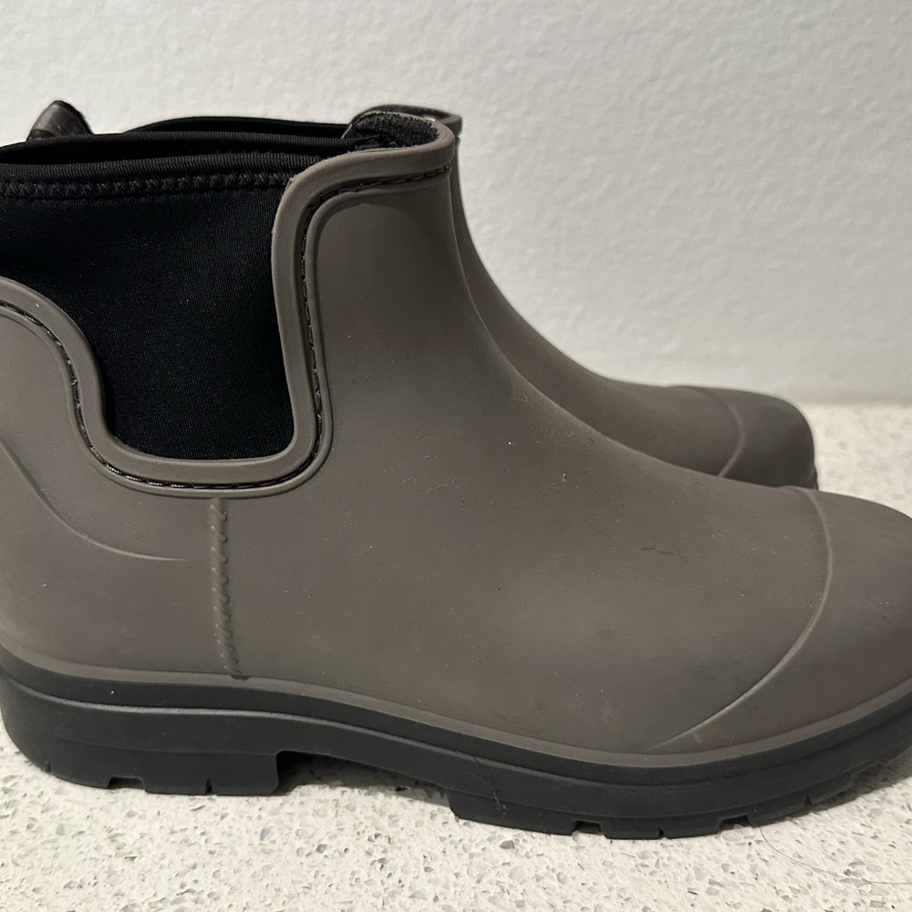 UGG - Picture 7 of 13